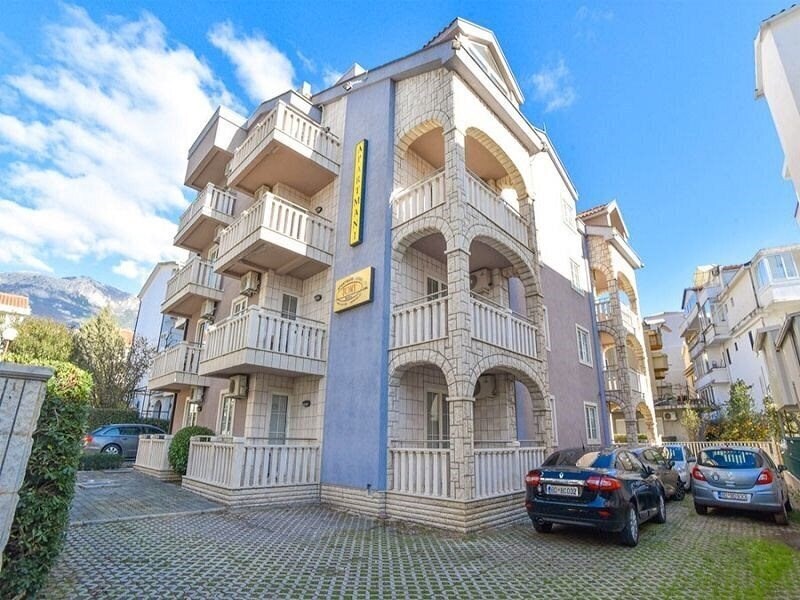 Отель Apartments Tomy 3*