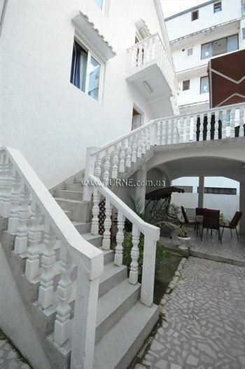 Отель Eden Apartments 3*