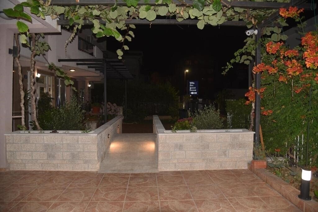 Отель Apartments Zec 3 4*