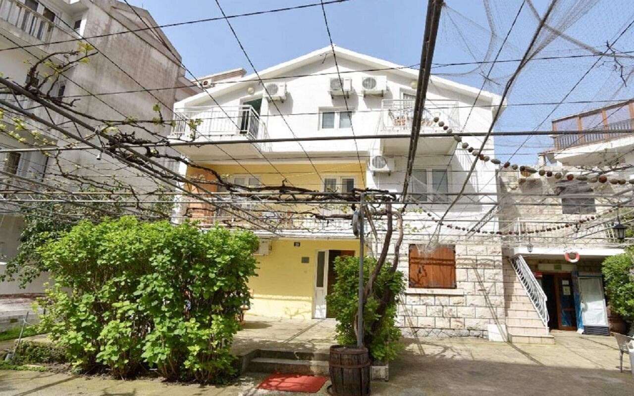 Отель Apartments Ivo Apart 3*