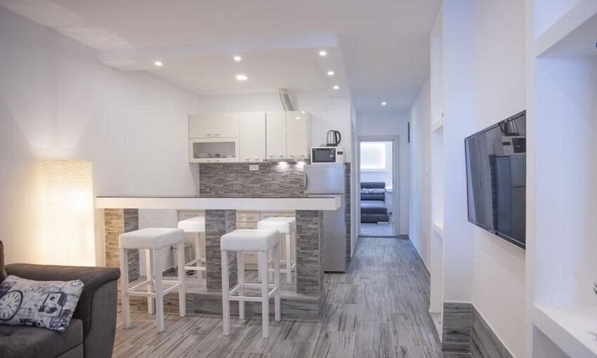 Отель Apartments Adrovic 3*