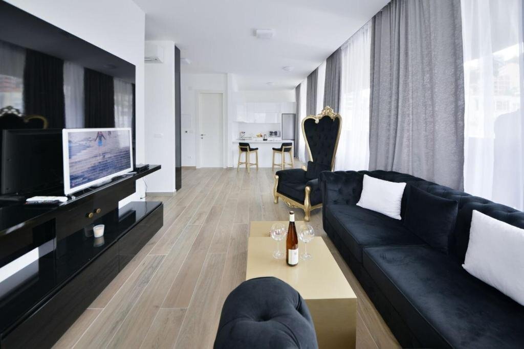 Фото Blue Moon Apartment 4*