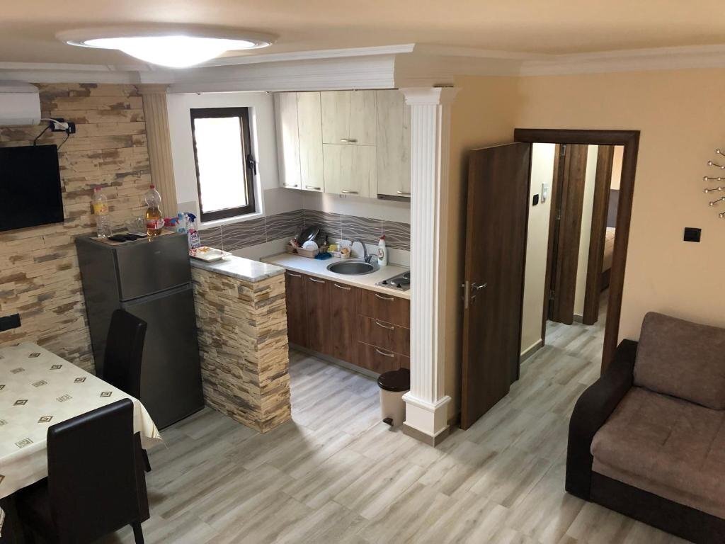 Отель Mina Apartment 3*