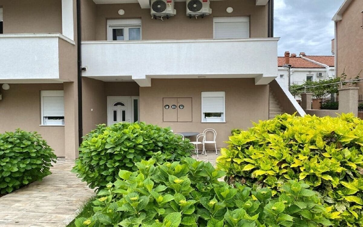 Отель Lijesevic New Apartments 3*