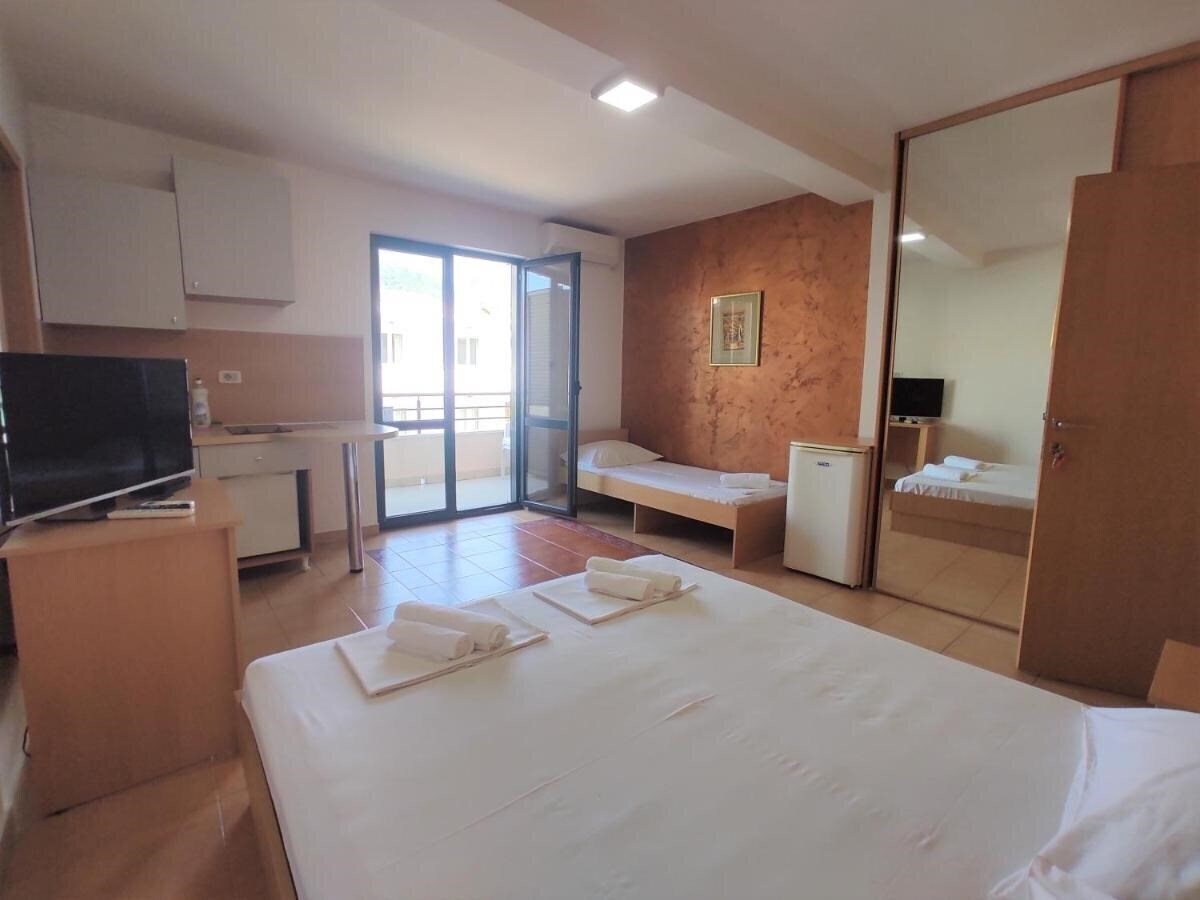 Фото Apartments Vila Mare 3*