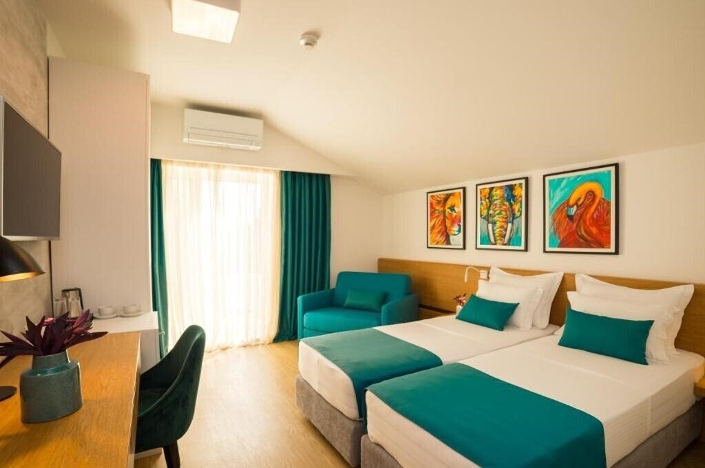 Отель Admiral Hotel 3*