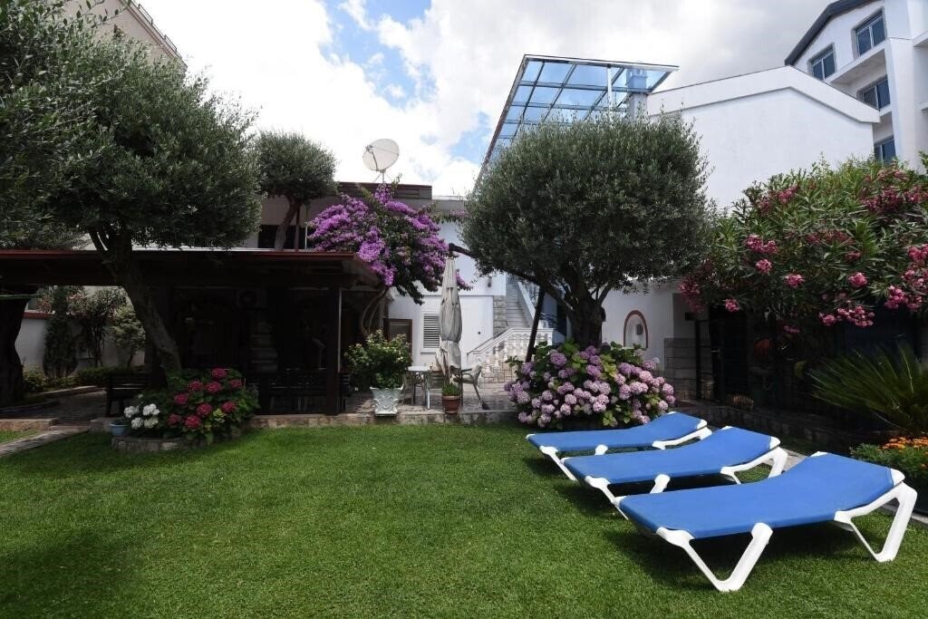 Отель Villa Nicolas-Elena вилла