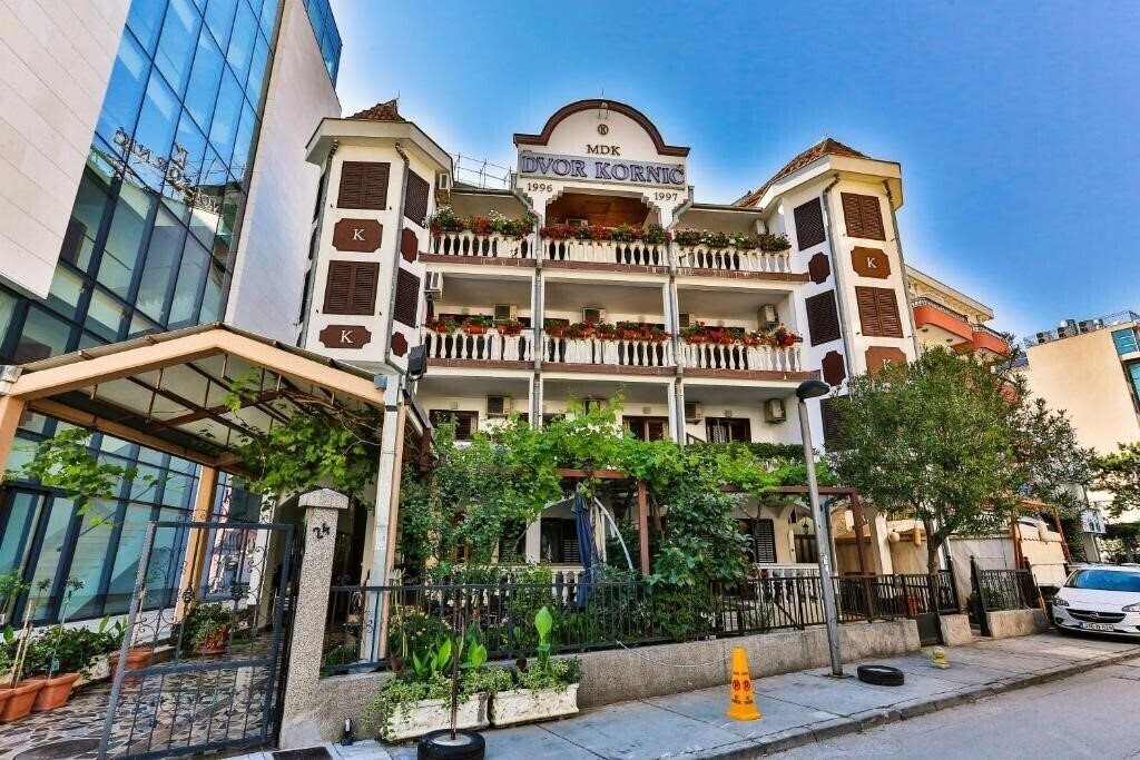 Отель Dvor Kornic 3*