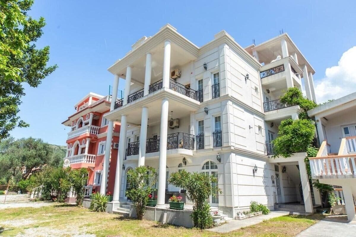 Отель Guesthouse Leonardo (ex. Leonardo Apart) 3*