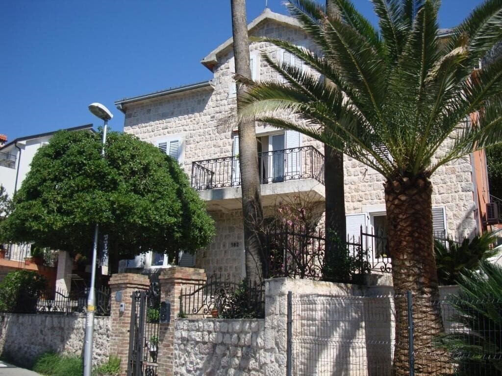 Отель Zvicer 3*