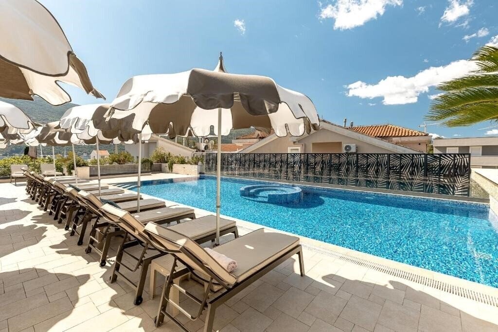Отель Sun Village Apartments 4*