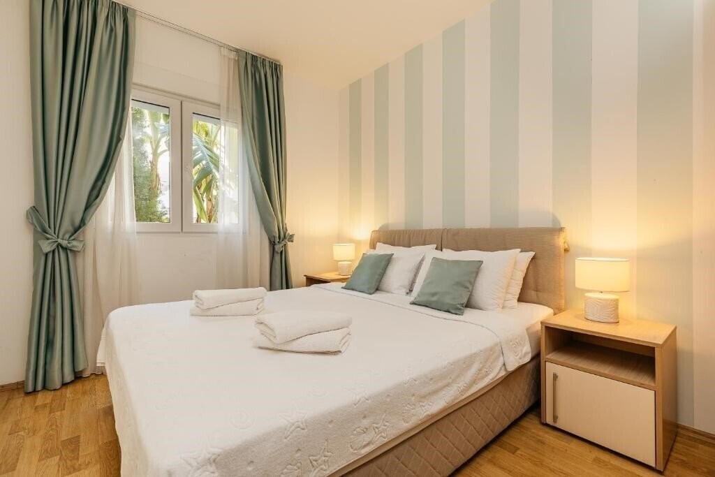 Фото Sun Village Apartments 4*