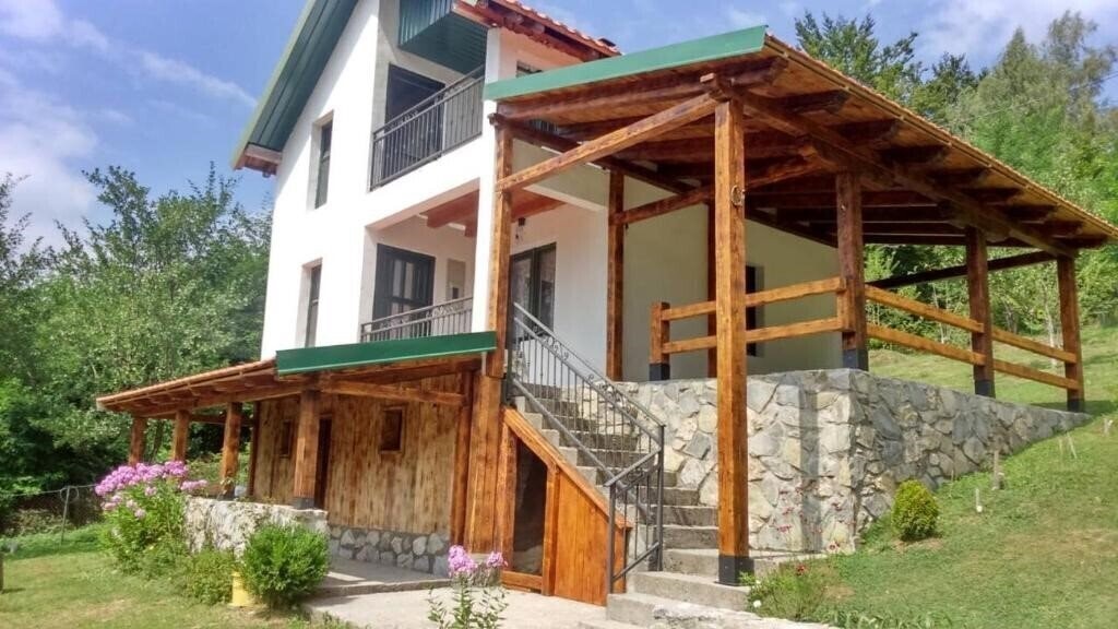 Отель Apartments Lux 3*