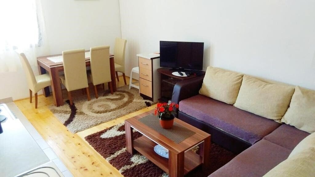 Отель Lakicevic Apartment 3*