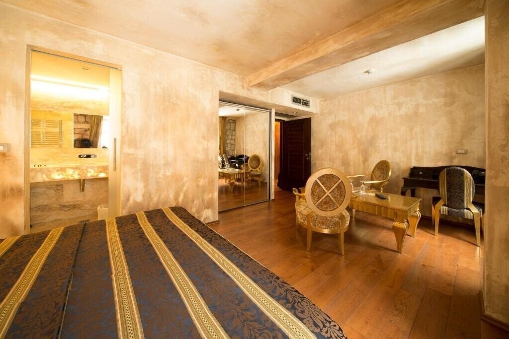 Фотография Astoria Kotor 4*