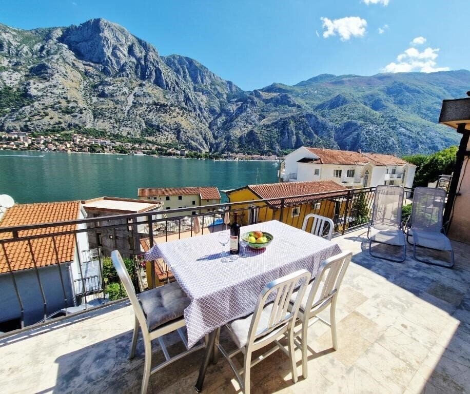 Отель Andrija Kotor Apartments 4*