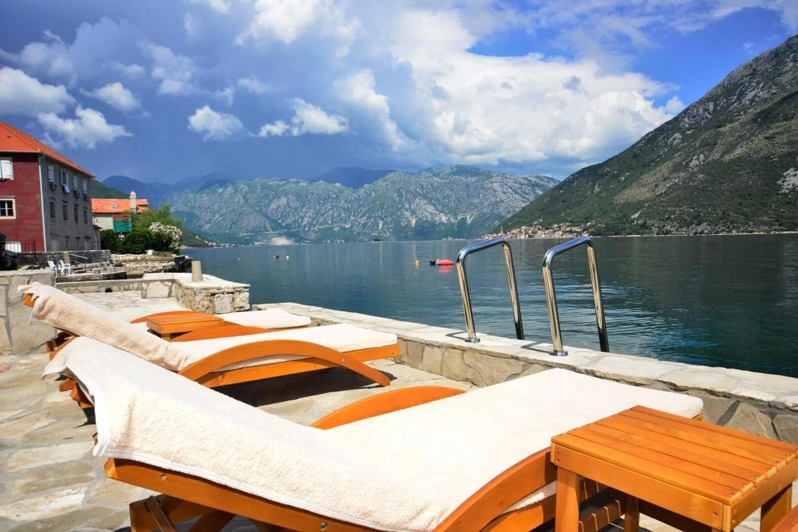 Отель A Hundred Olive Trees Apartments 4*
