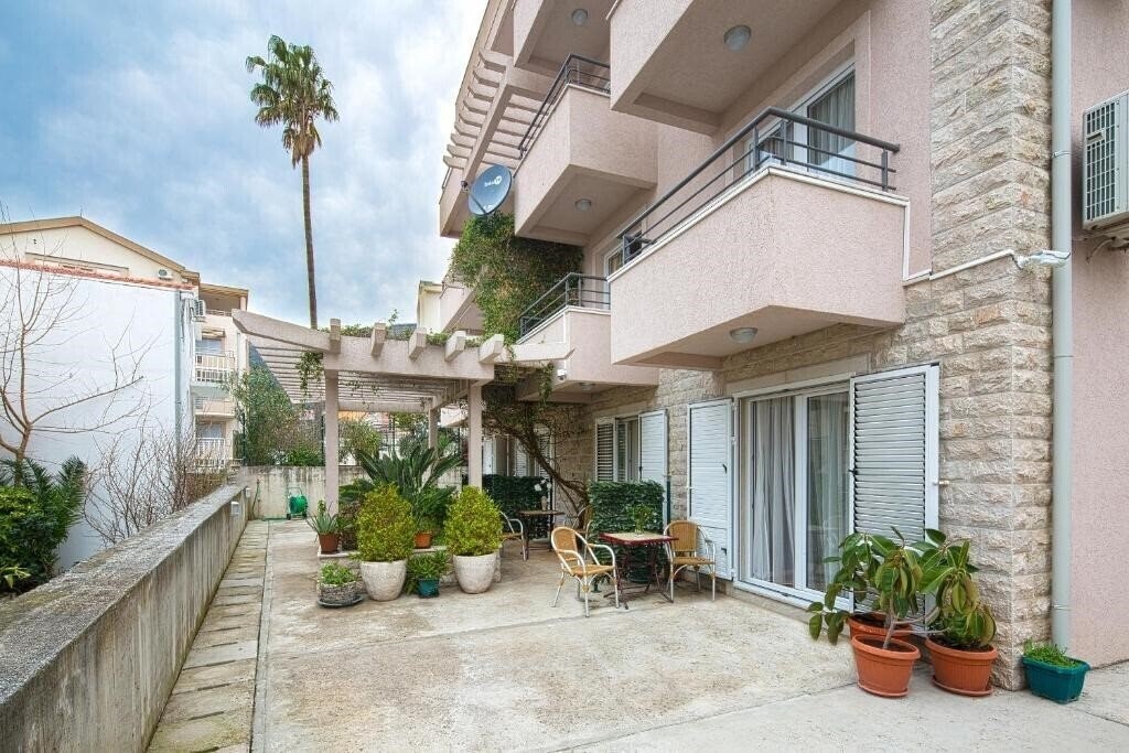 Фото Apartments Holiday 3*