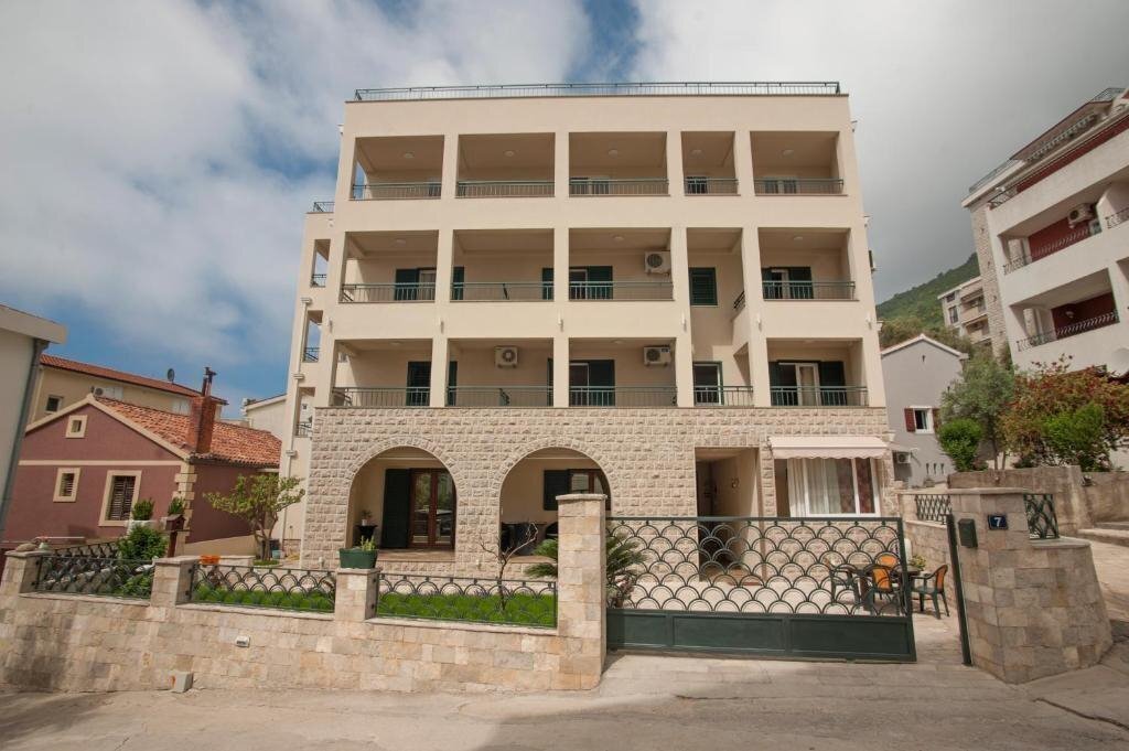 Отель Guest Houese Medin Apartments 3*