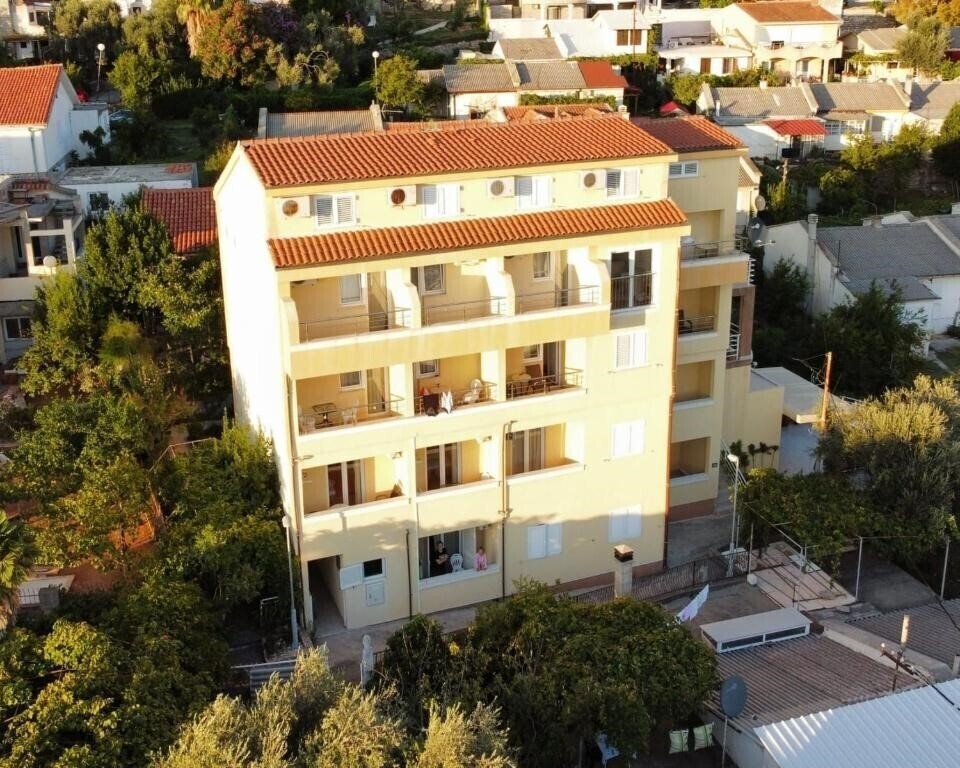 Отель Lena 3*