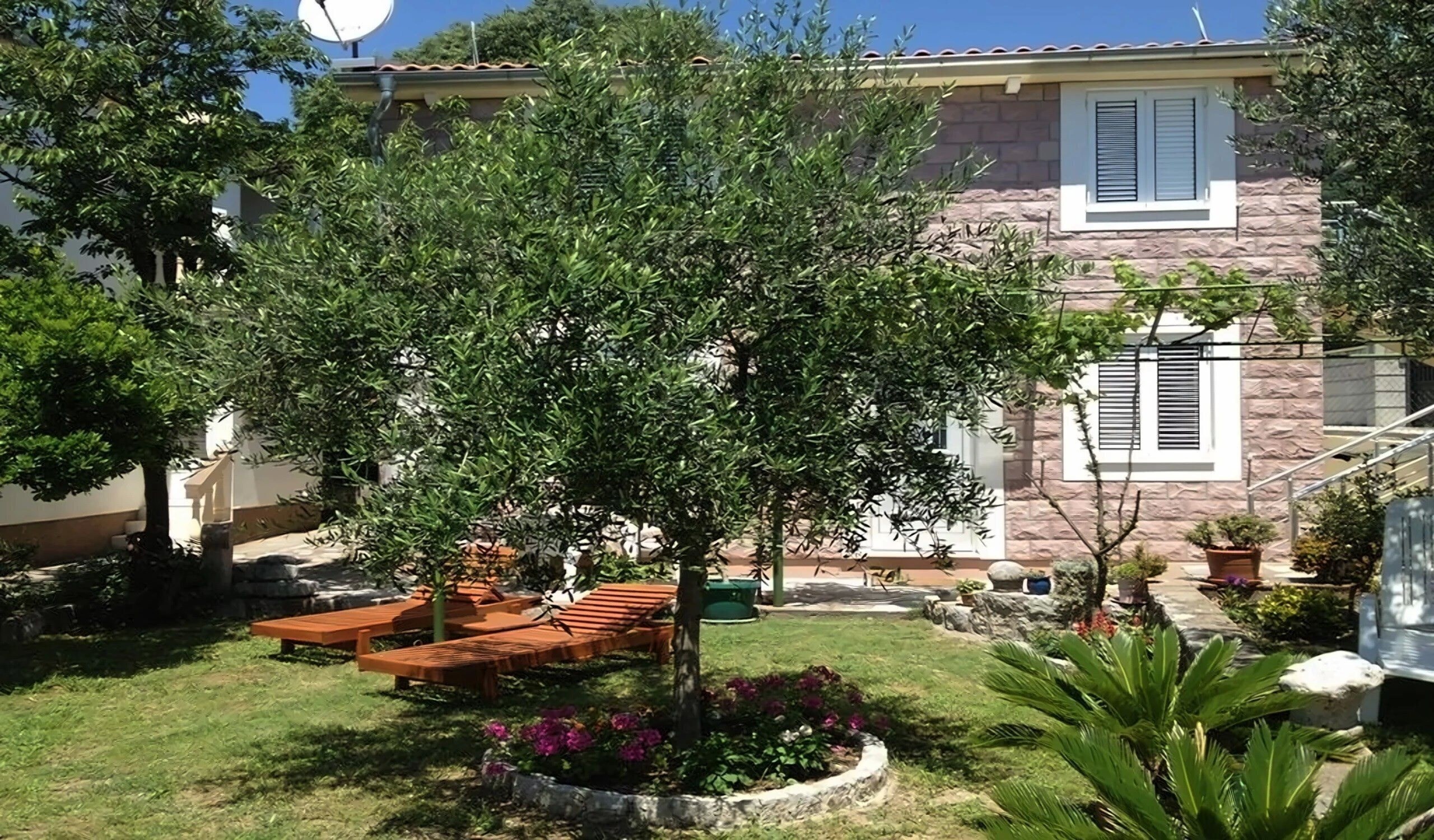 Отель Larisa Lux Villa 2*