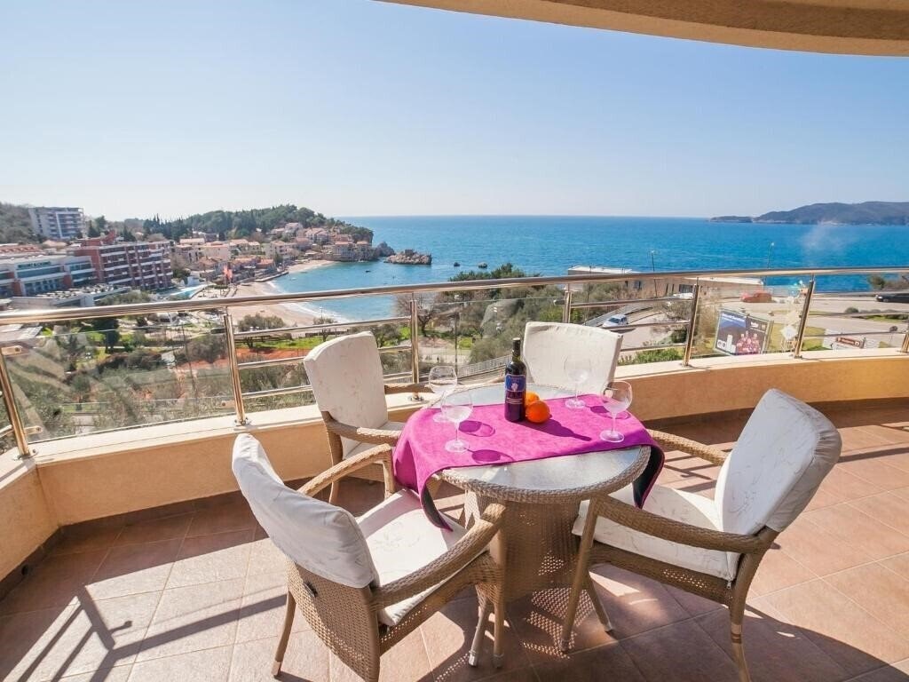 Отель Raymond 4*