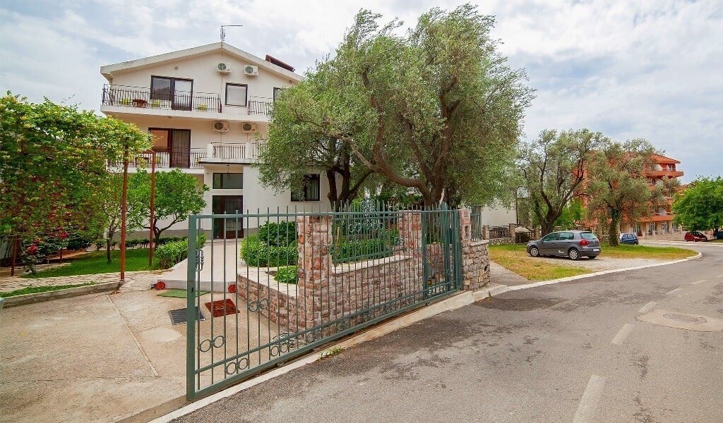 Отель Petrovic Apart 3*