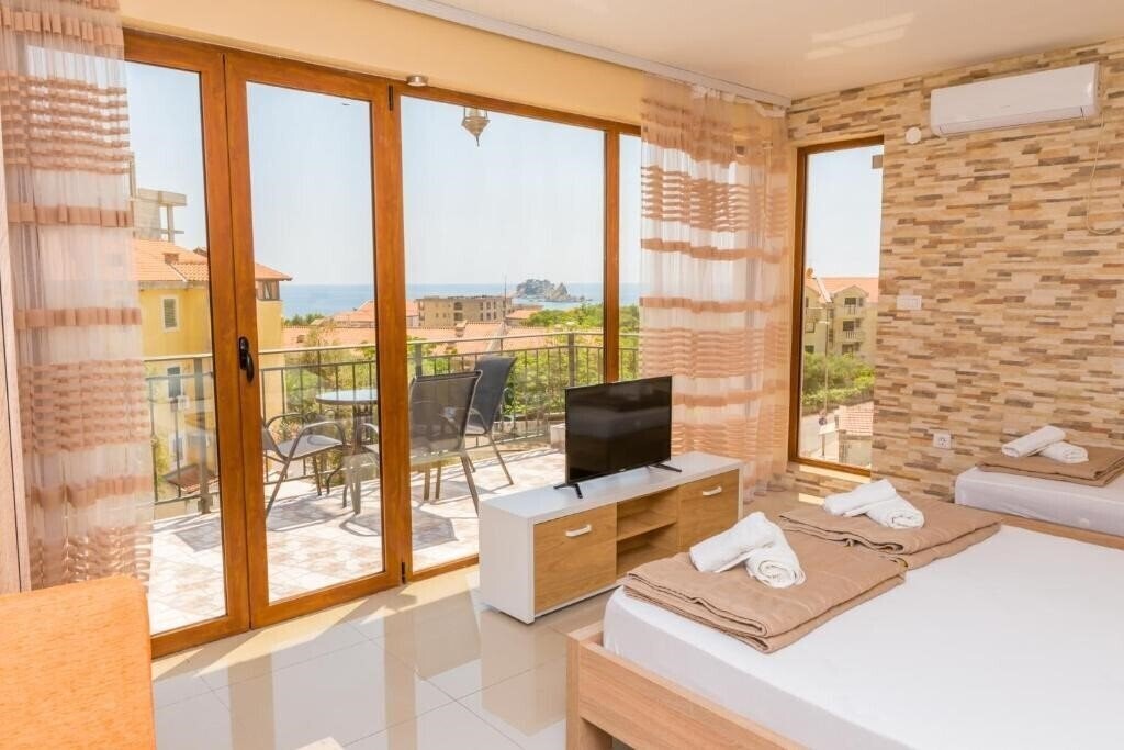 Отель Jovan Apartments 4*