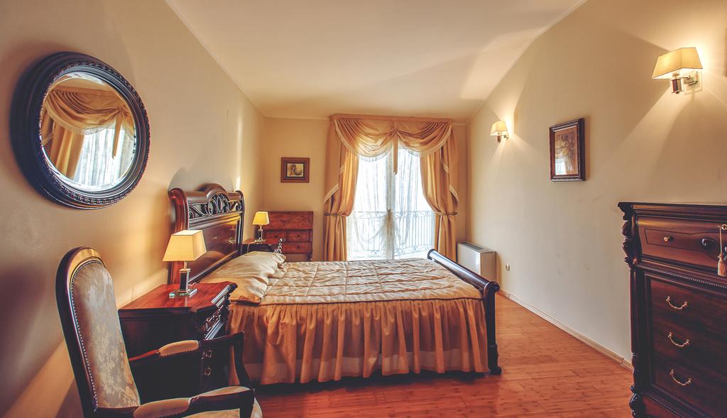 Изображение Romanov 4*