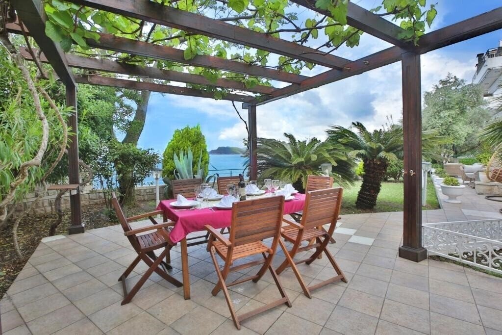 Отель Villa Sveti Stefan Obala 4*