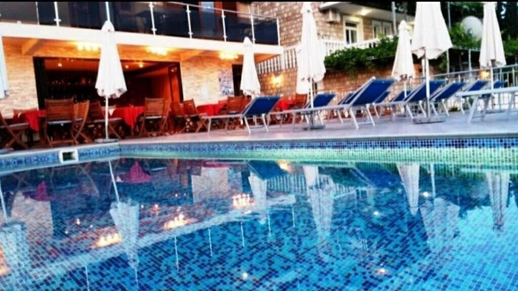 Отель Apartments Dragisic 3*