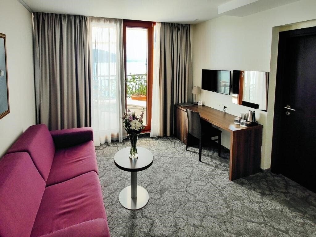 Изображение Pine 4*