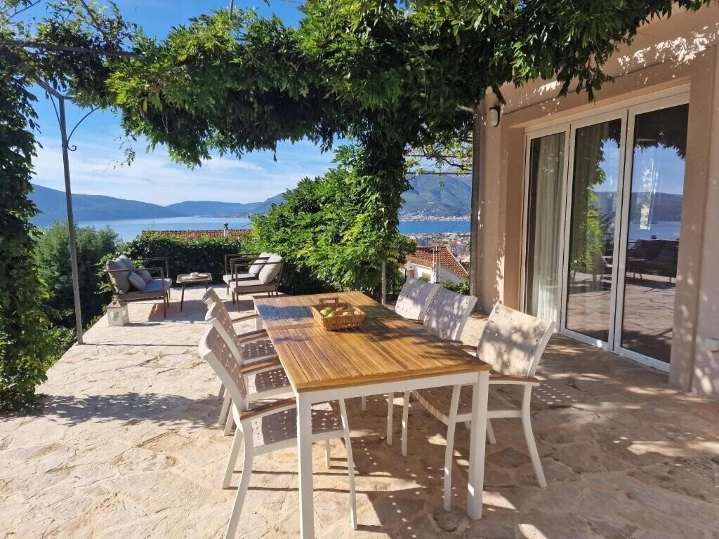 Отель Villa Antonia 3*