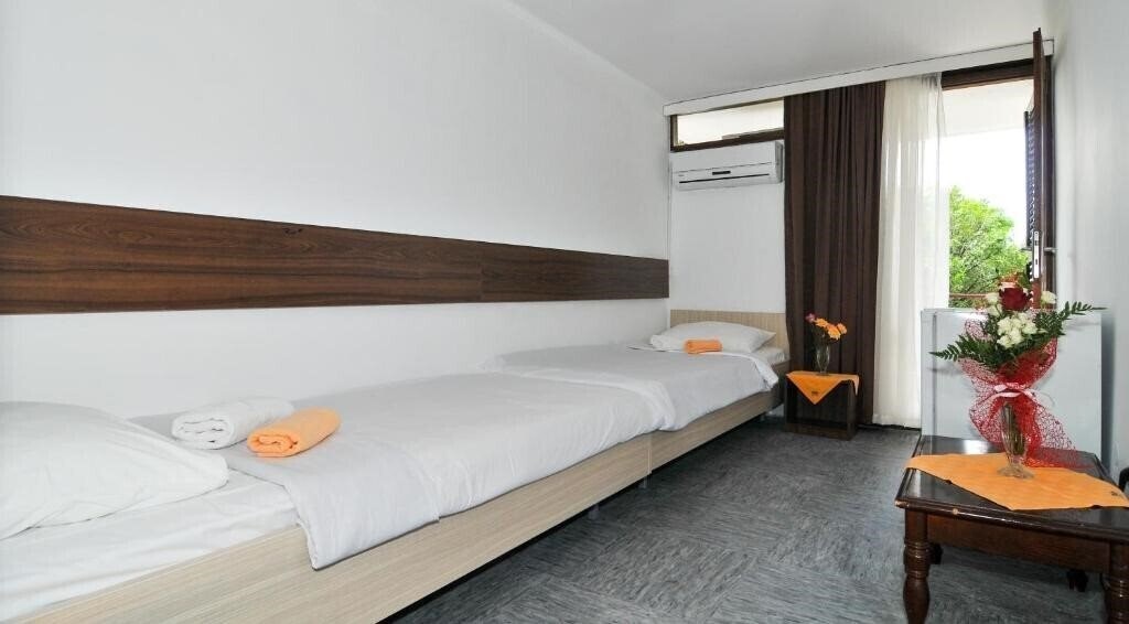 Картинка Kamelija Tivat 2*