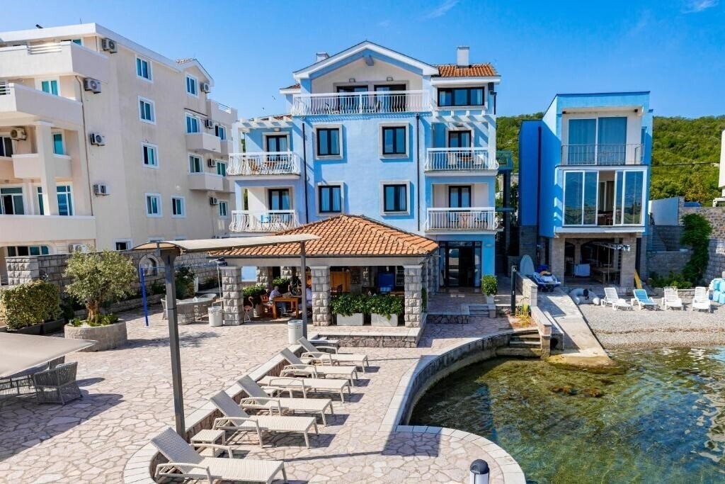 Отель Aparthotel Villa Lav 3*