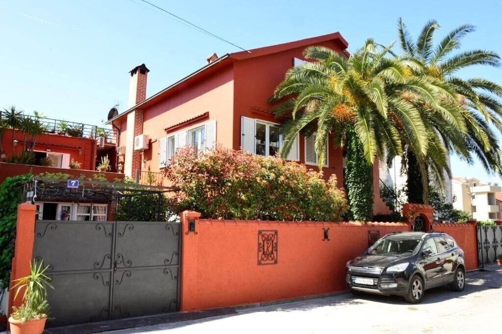 Отель City House Apartments 4*