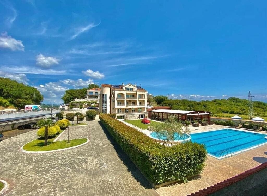 Отель Hotel Llolla 3*