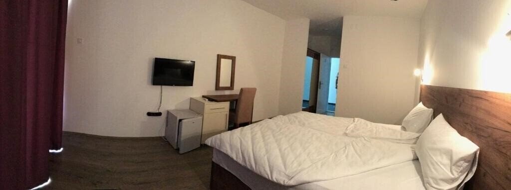 Фотография VELIKA PLAZA (ex. Velika Plaza Hotel) 2*