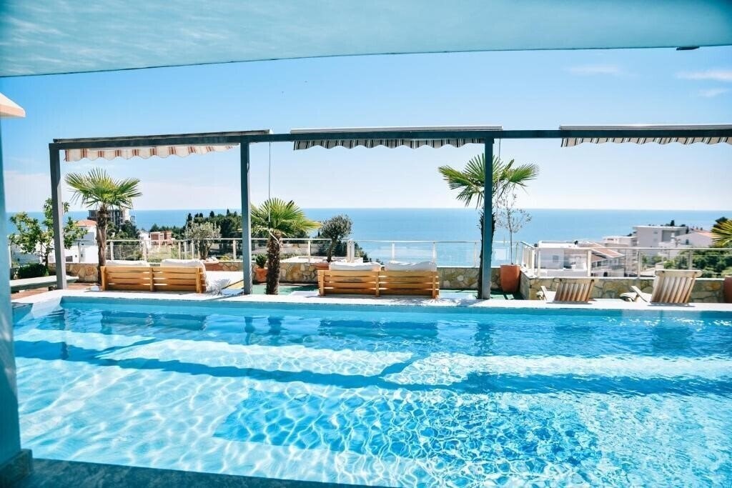 Отель Freiburg Hotel 4*