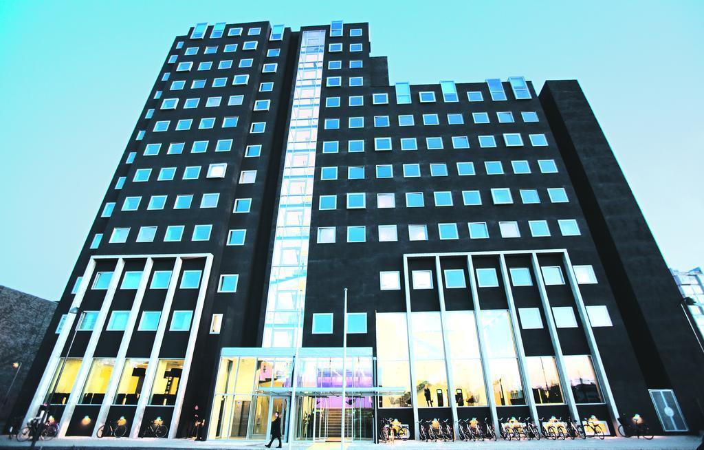 Отель Wakeup Copenhagen Carsten Niebuhrsgade 2*