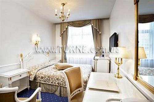 Отель Phoenix 4*