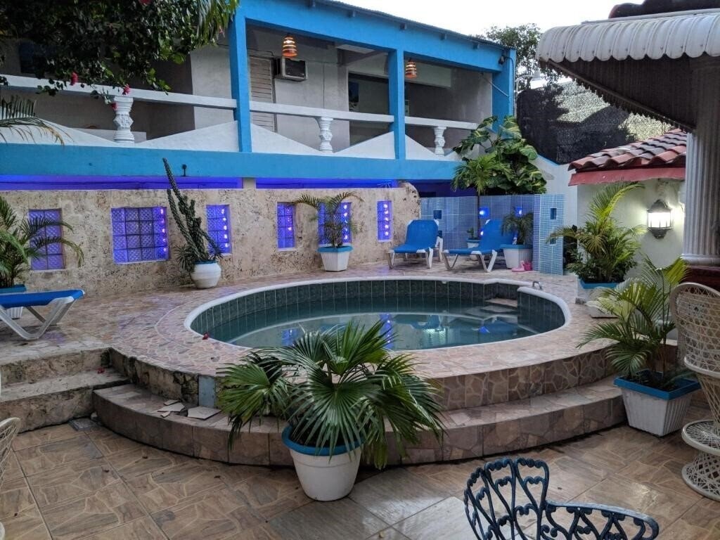 Отель Hotel Tronco Inc 3*