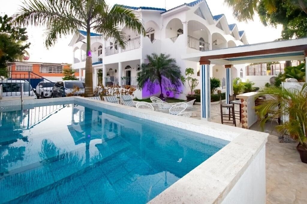 Отель Villa Capri (ex. Villa Capri Salon & SPA, Apartahotel Villa Capri) 3*