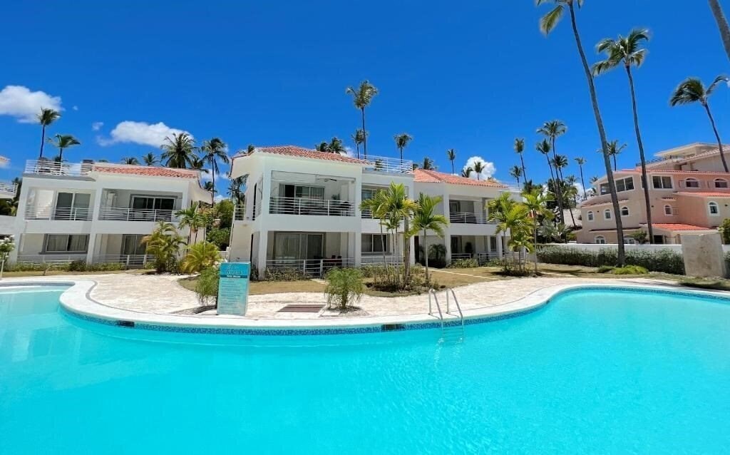 Отель Las Terrazas Vip Pool Beach Club & Spa + 3*