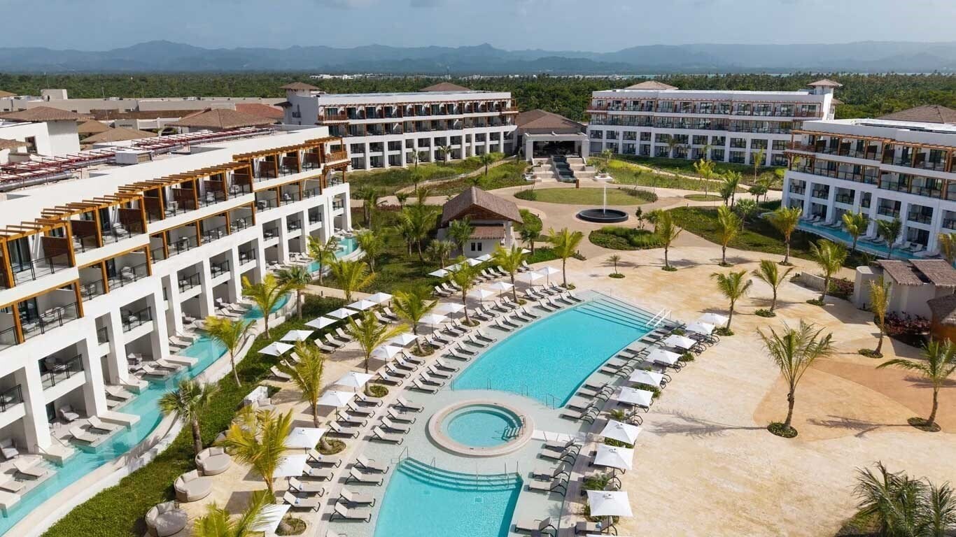 Отель Secrets Playa Esmeralda Resort & SPA 5*