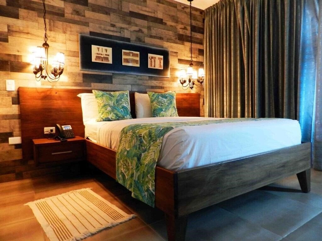 Фото Mon Hotel Boutique + 3*