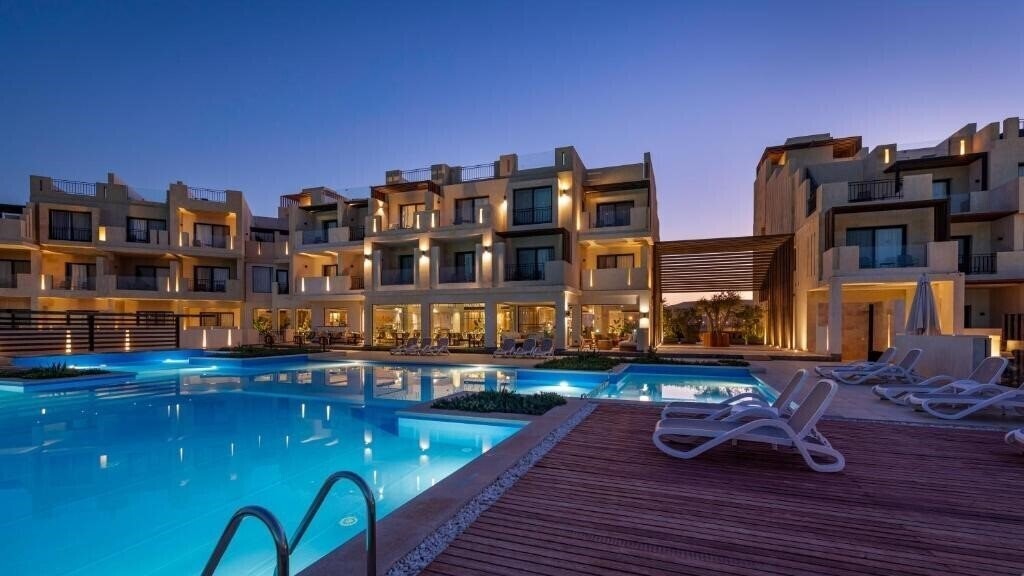 Фото Creek Hotel & Residences 5*