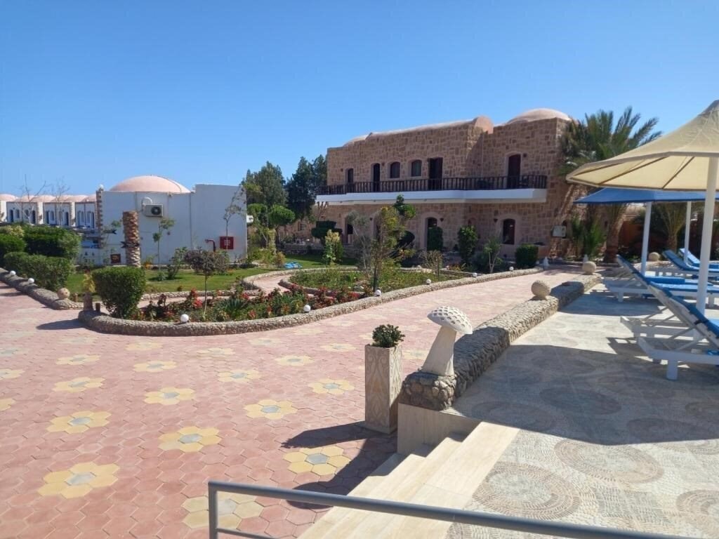 Отель Dolphin Continental Hotel 3*