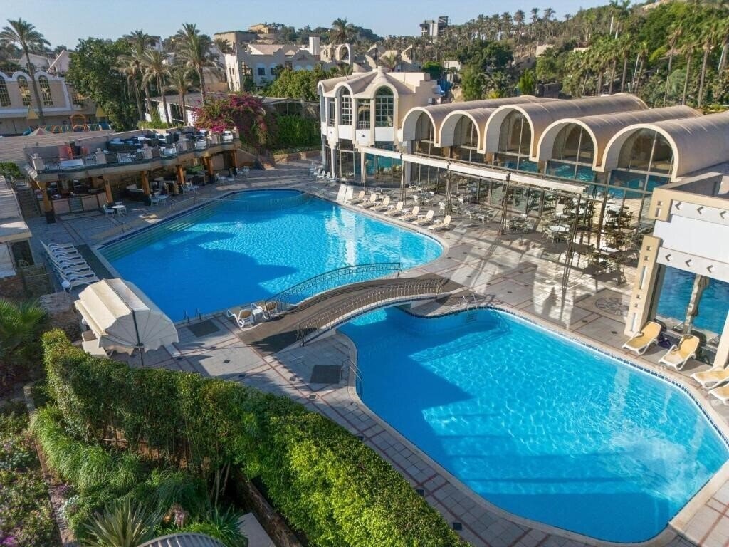 Отель Jaz Pyramids Resort 4*