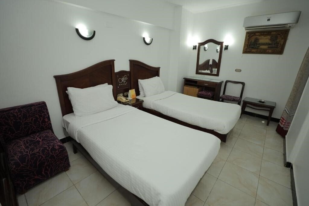 Отель Happy City 3*